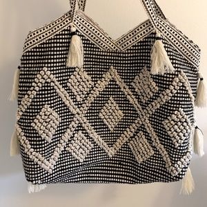 Bag with tassels